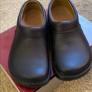 BIRKENSTOCK CLOGS